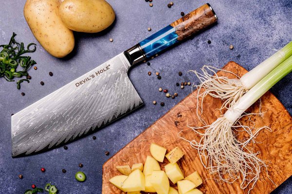 Devil's Hole® Deep Blue Damask Knife | Chopping knife 7.5 inch | 67 layers |Maple epoxy resin handle